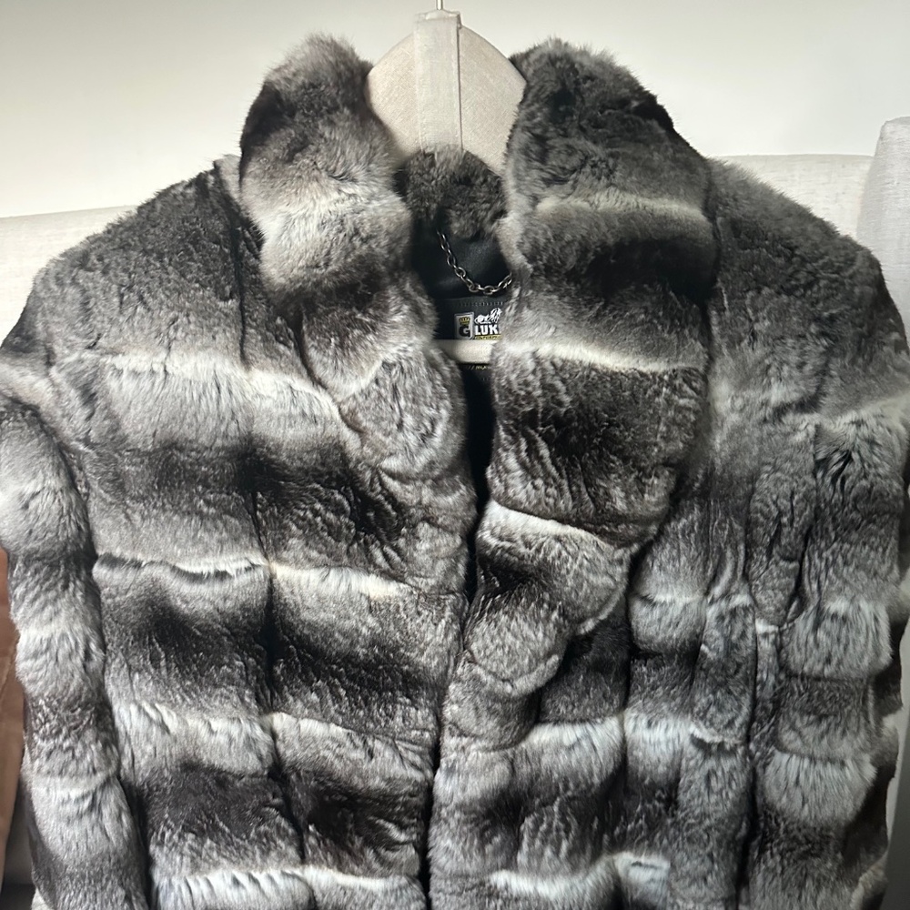 Authentic Genuine Chinchilla Waist-Length Jacket in Medium, Pristine Condition - Picture 3 of 9
